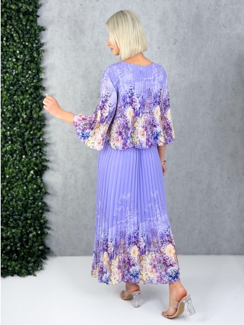 Dámske elegantné midi plisované šaty s kvetovanou potlačou aj pre moletky - fialové
