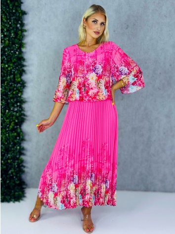 Dámske elegantné midi plisované šaty s kvetovanou potlačou aj pre moletky - fuksiové
