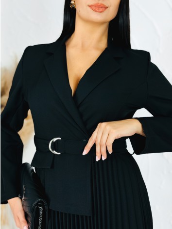Dámske elegantné sakové šaty s plisovaním - čierne