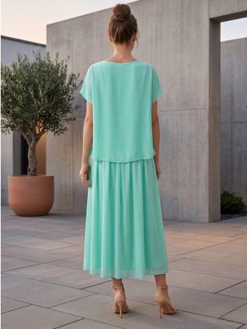 Dámske elegantné tyrkysové spoločenské šaty s ozdobným uzlom a náhrdelníkom