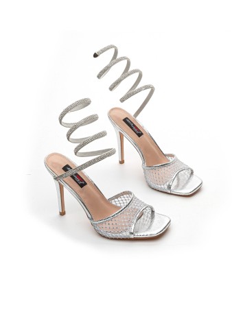 Dámske exkluzívne strieborné sandále na tenkom opätku s pevnou špirálou okolo členku