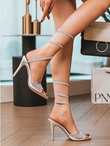 Dámske exkluzívne strieborné sandále na tenkom opätku s pevnou špirálou okolo členku
