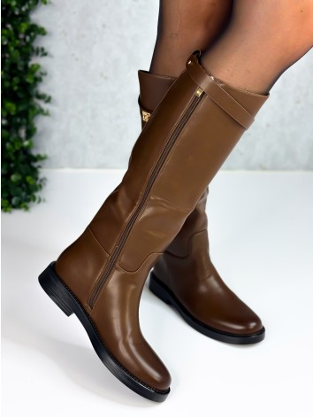 Dámske hnedé čižmy v jazdeckom štýle na nízkom opätku s prackou