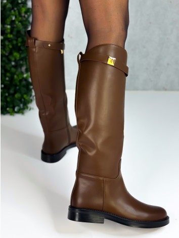 Dámske hnedé čižmy v jazdeckom štýle na nízkom opätku s prackou