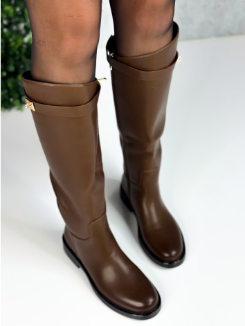 Dámske hnedé čižmy v jazdeckom štýle na nízkom opätku s prackou