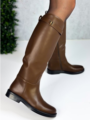 Dámske hnedé čižmy v jazdeckom štýle na nízkom opätku s prackou