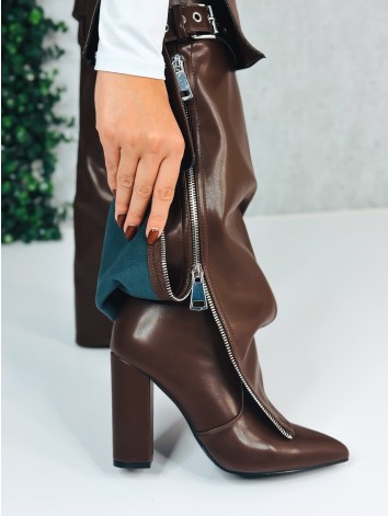 Dámske hnedé extravagantné čižmy so zipsom