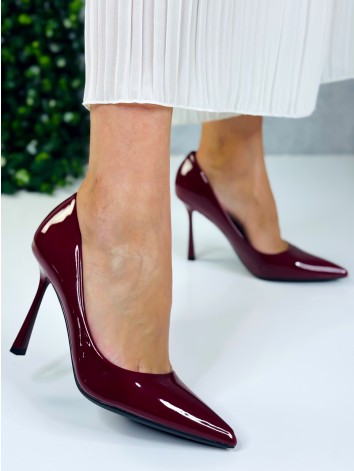 Dámske lakované bordové lodičky s leopradou stielkou