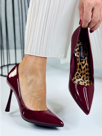 Dámske lakované bordové lodičky s leopradou stielkou