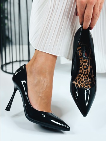 Dámske lakované čierne lodičky s leopradou stielkou