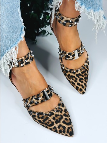 Dámske leopardie špicaté sandále s vybíjaním a remienkom okolo členka
