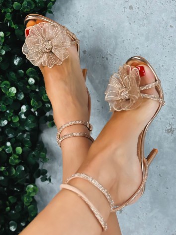 Dámske medené sandále s kvetom a kamienkami