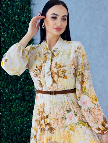 Dámske midi plisované šaty s kvetovanou potlačou a opaskom - žlté