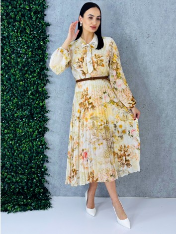 Dámske midi plisované šaty s kvetovanou potlačou a opaskom - žlté