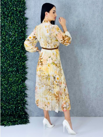 Dámske midi plisované šaty s kvetovanou potlačou a opaskom - žlté