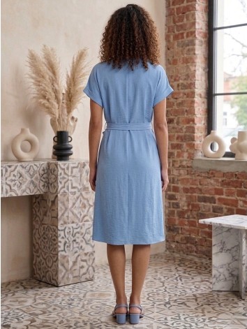 Dámske midi svetlomodré letné šaty s gombíkmi a opaskom