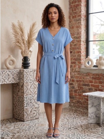 Dámske midi svetlomodré letné šaty s gombíkmi a opaskom