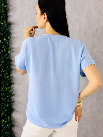 Dámske modré tričko s kvetovanou aplikáciou a perlami