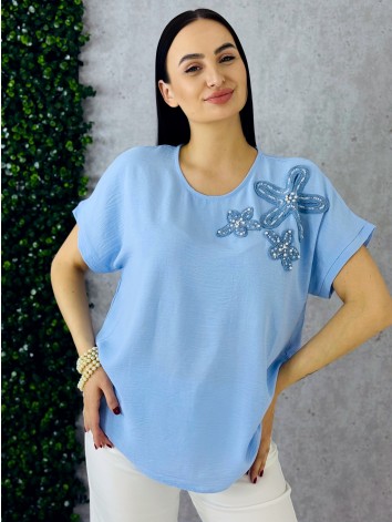 Dámske modré tričko s kvetovanou aplikáciou a perlami