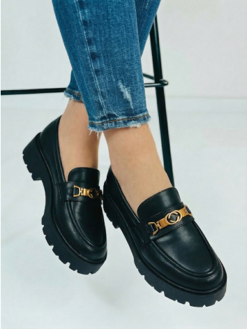 Dámské mokasíny v čiernej farbe