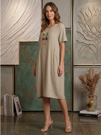 Dámske oversize letné šaty s vreckami a náhrdelníkom - hnedé