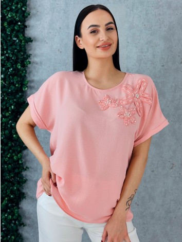 Dámske ružové tričko s kvetovanou aplikáciou a perlami