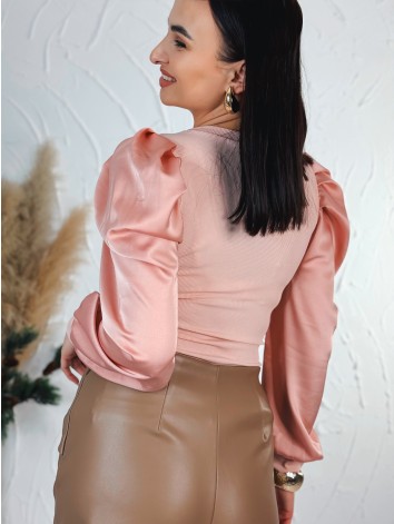 Dámske ružové tričko so saténovými nazberanými rukávmi
