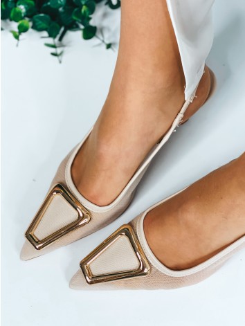 Dámske sandále na nízkom opätku so zlatou sponou - béžové