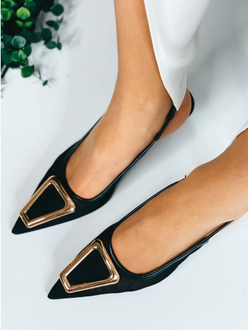 Dámske sandále na nízkom opätku so zlatou sponou - čierne