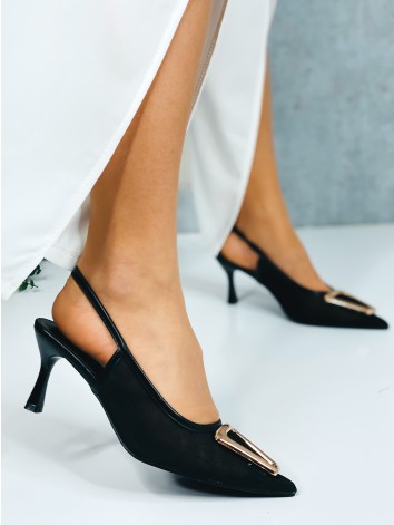 Dámske sandále na nízkom opätku so zlatou sponou - čierne