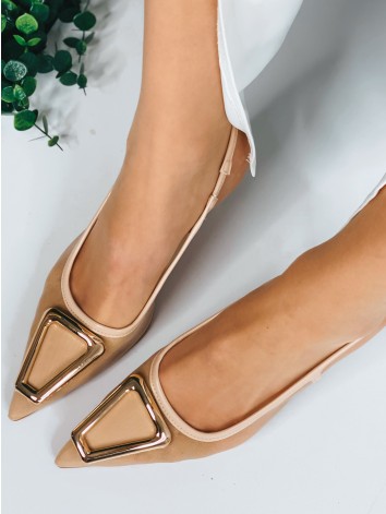 Dámske sandále na nízkom opätku so zlatou sponou - hnedé