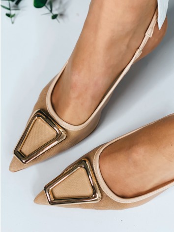 Dámske sandále na nízkom opätku so zlatou sponou - hnedé