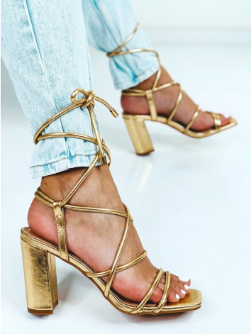 Dámske sandále so šnurovačkou a hrubým opätkom - zlaté