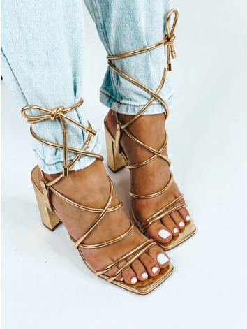 Dámske sandále so šnurovačkou a hrubým opätkom - zlaté