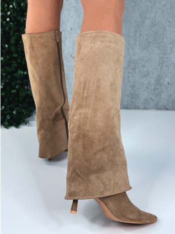 Dámske semišové béžové čižmy pod kolená na nízkom opätku