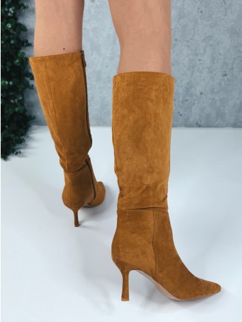 Dámske semišové camel čižmy pod kolená na nízkom opätku Olia