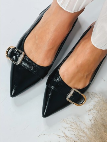 Dámske špicaté čierne sandále na nízkom opätku