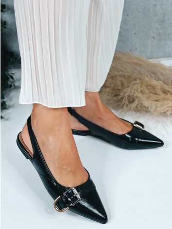 Dámske špicaté čierne sandále na nízkom opätku