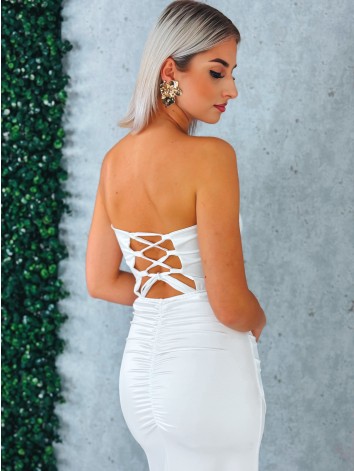 Dámske spoločenské priliehavé šaty s viazačkou a riasením na zadnej časti Princess - biele