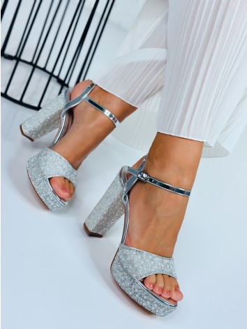 Dámske strieborné luxusné sandále na platforme a s perličkami