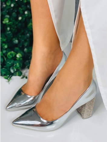 Dámske strieborné sandále s kamienkami