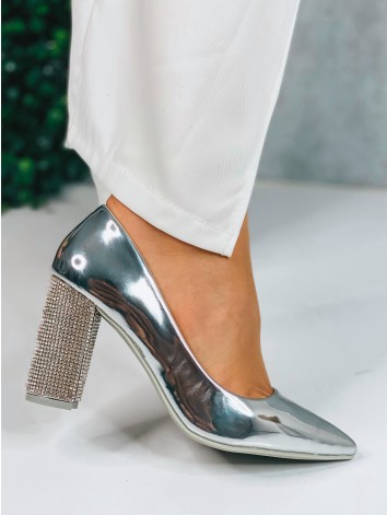 Dámske strieborné sandále s kamienkami