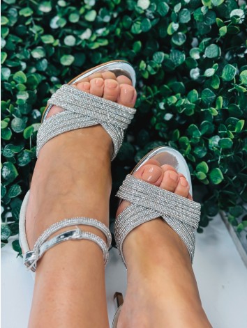 Dámske strieborné sandále s kamienkami na vysokom opätku Era