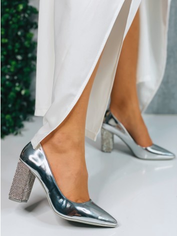 Dámske strieborné sandále s kamienkami