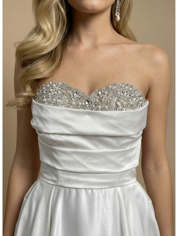 Dámske strieborné saténové luxusné spoločenské šaty s kamienkami