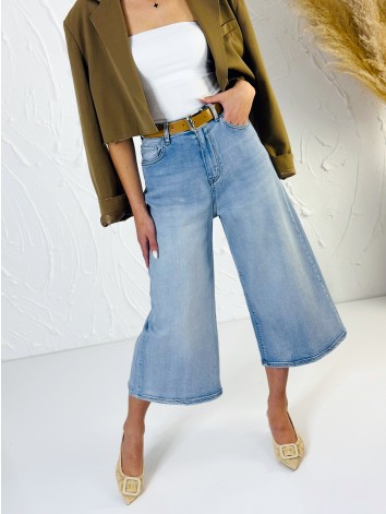 Dámske svetlomodré široké capri rifle s vysokým pásom a opaskom