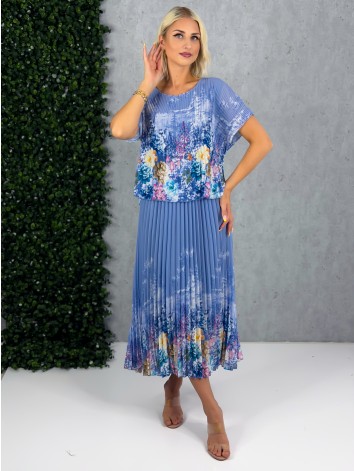 Dámske tmavo fialové midi plisované šaty s kvetovanou potlačou aj pre moletky