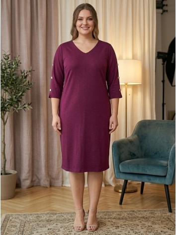 Dámske tmavo fialové spoločenské šaty s aplikáciami na rukávoch pre moletky