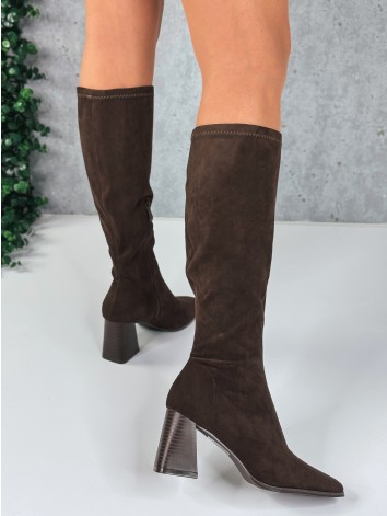 Dámske tmavo hnedé semišové čižmy na opätku pod kolená