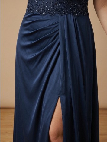 Dámske tmavomodré spoločenské šaty s kamienkami a nazberanou sukňou